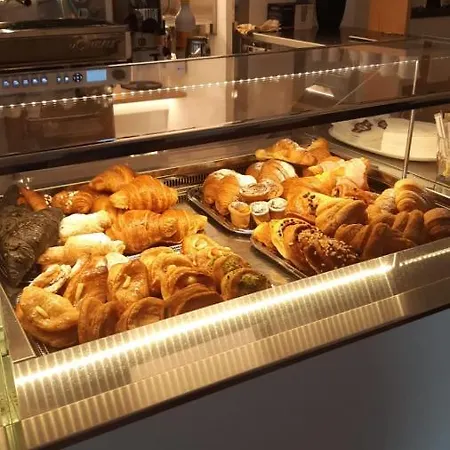 Caffe Verdi - 24 Reception