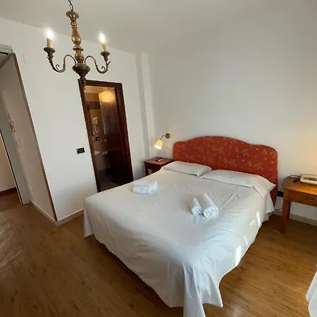 호텔 Caffe Verdi - 24 Reception